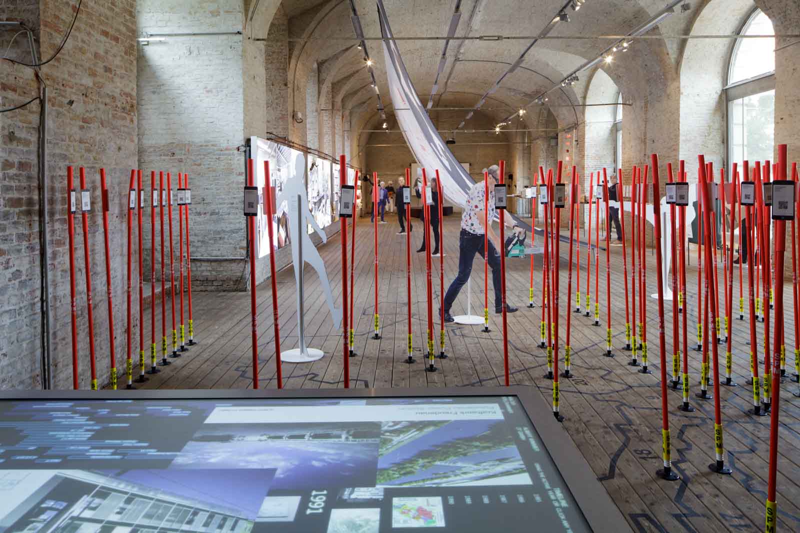 Ein Raum Fur Funf Azw photo by Wolfgang Thaler