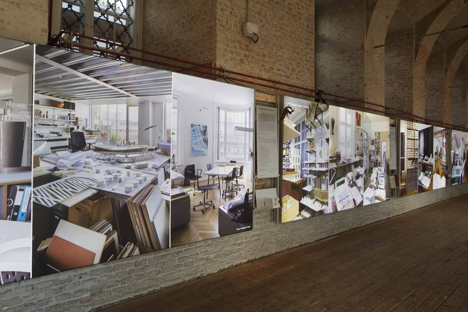 Ein Raum Fur Funf Azw photo by Wolfgang Thaler