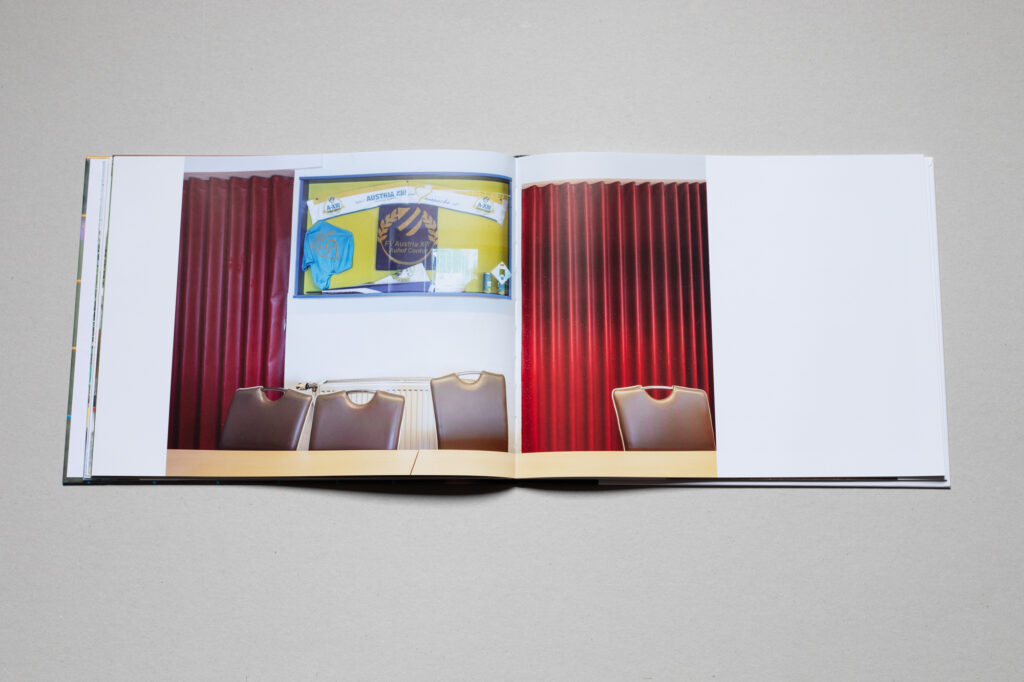 bild aus dem buch austria 13 sportanker und bolzplatz