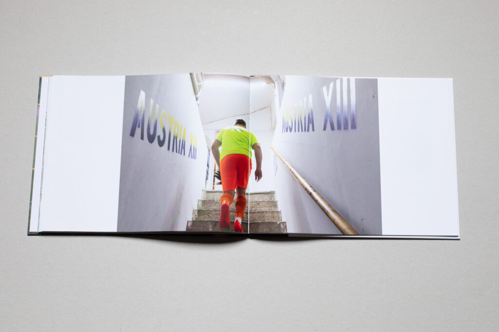 bild aus dem buch austria 13 sportanker und bolzplatz