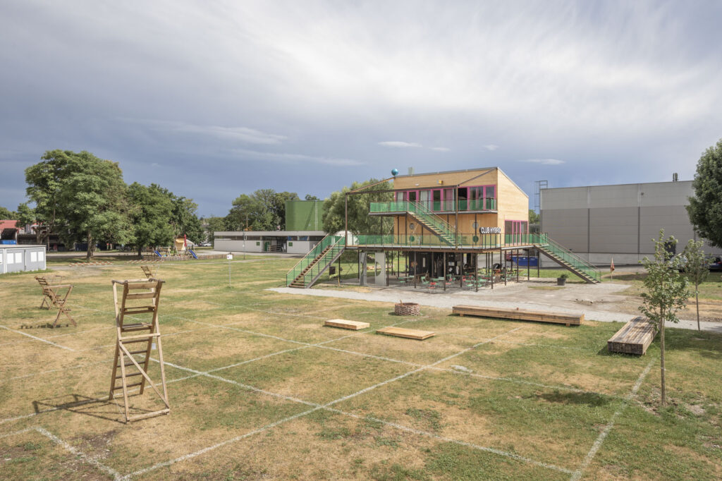 photo of a the pavilion club hybrid