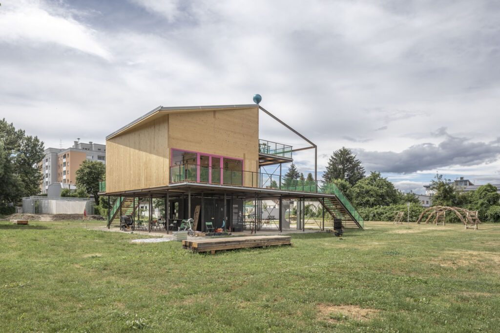 photo of a the pavilion club hybrid