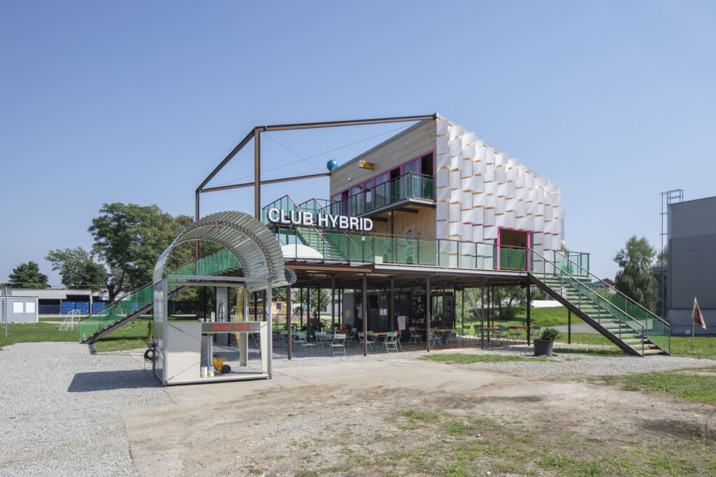 photo of a the pavilion club hybrid