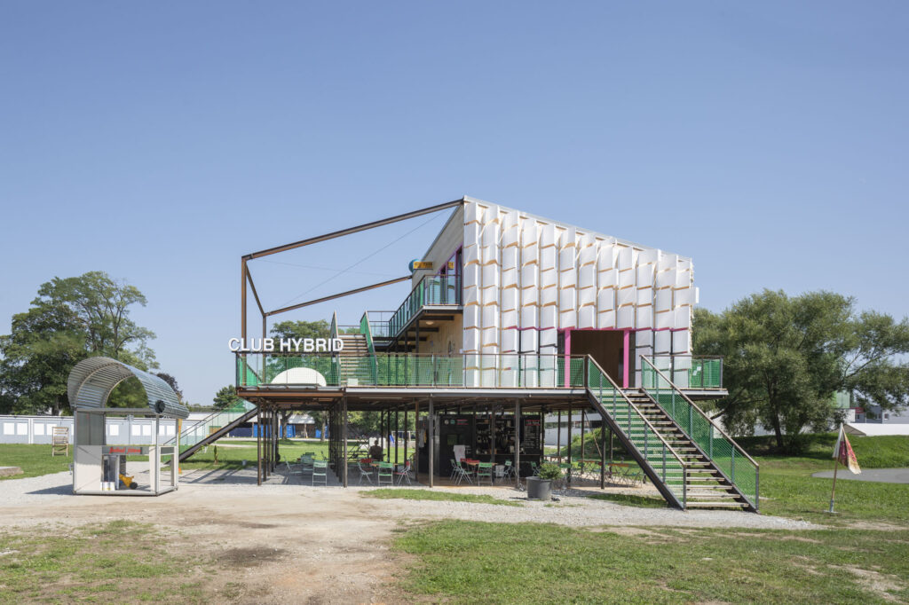 photo of a the pavilion club hybrid