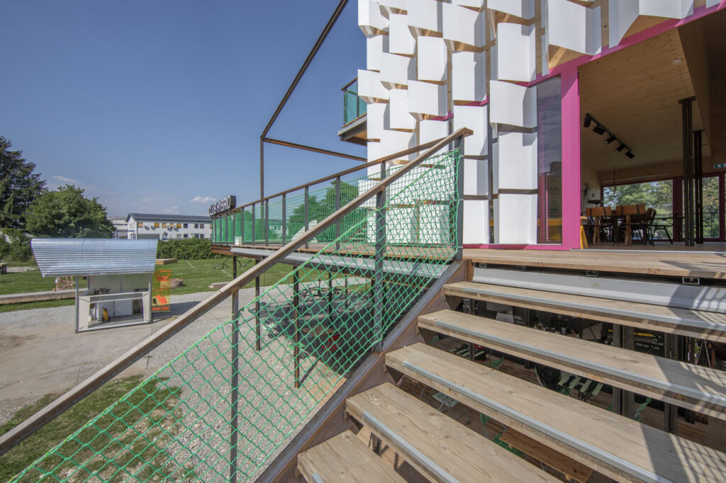 photo of a the pavilion club hybrid