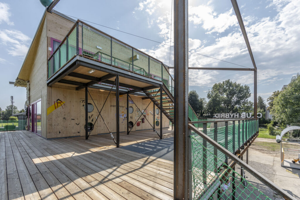 photo of a the pavilion club hybrid