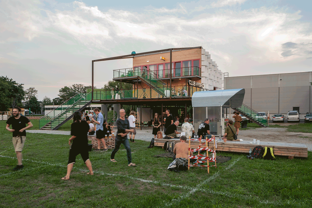 photo of a the pavilion club hybrid