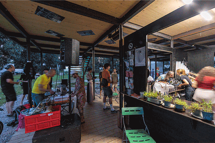 photo of a the pavilion club hybrid