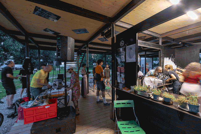 photo of a the pavilion club hybrid