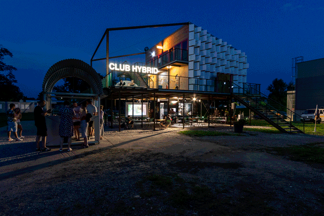 photo of a the pavilion club hybrid