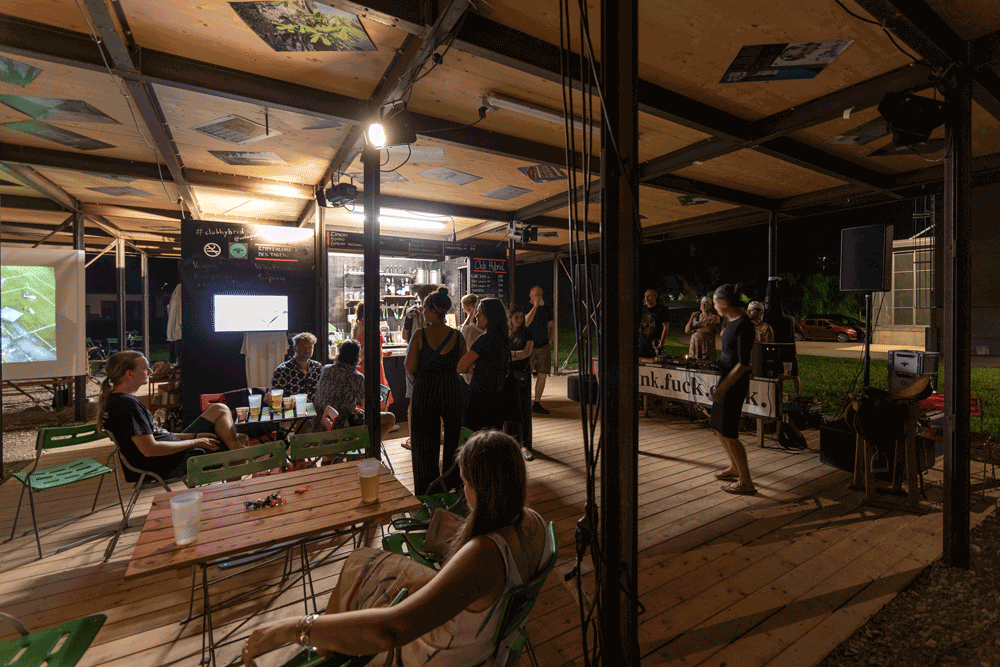 photo of a the pavilion club hybrid