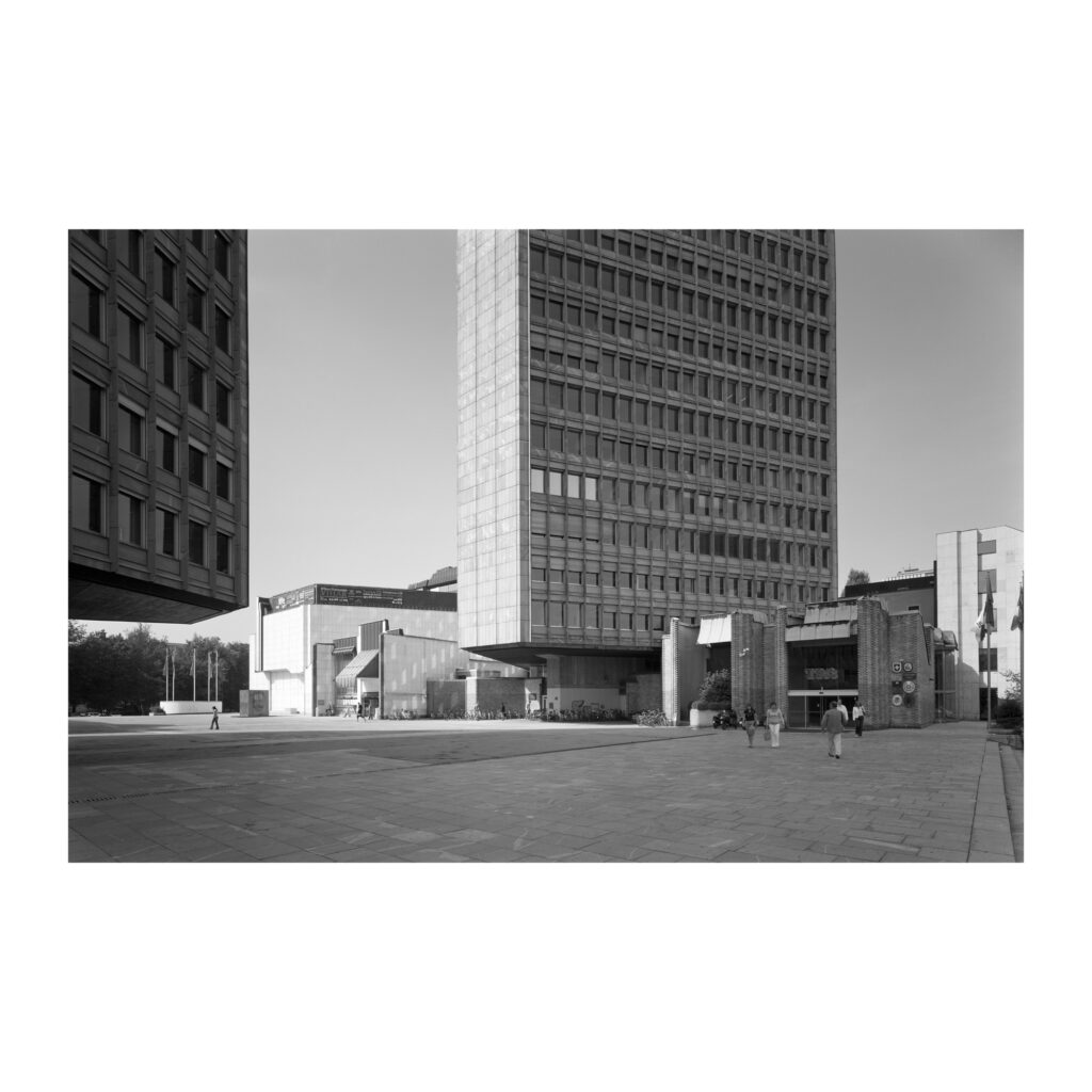 Modernism In Between unfinished modernisations