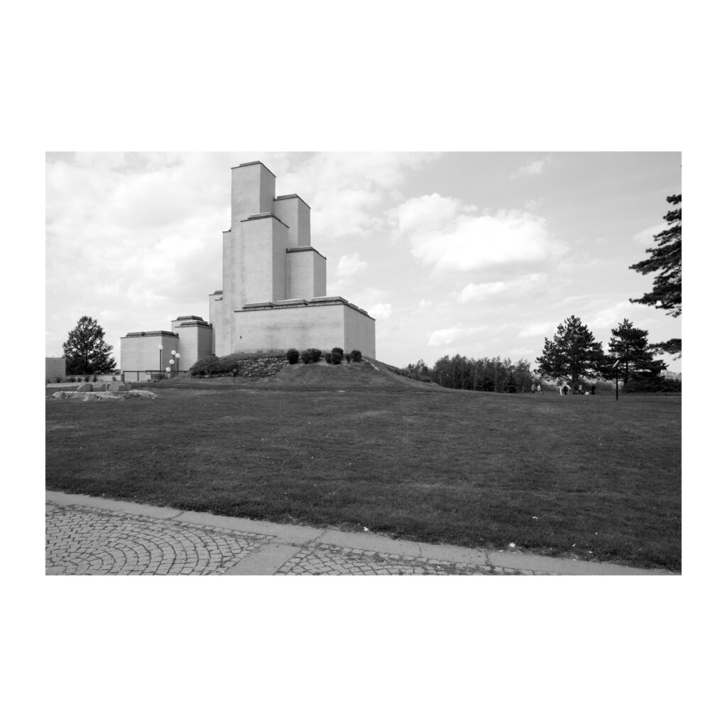 Modernism In Between unfinished modernisations