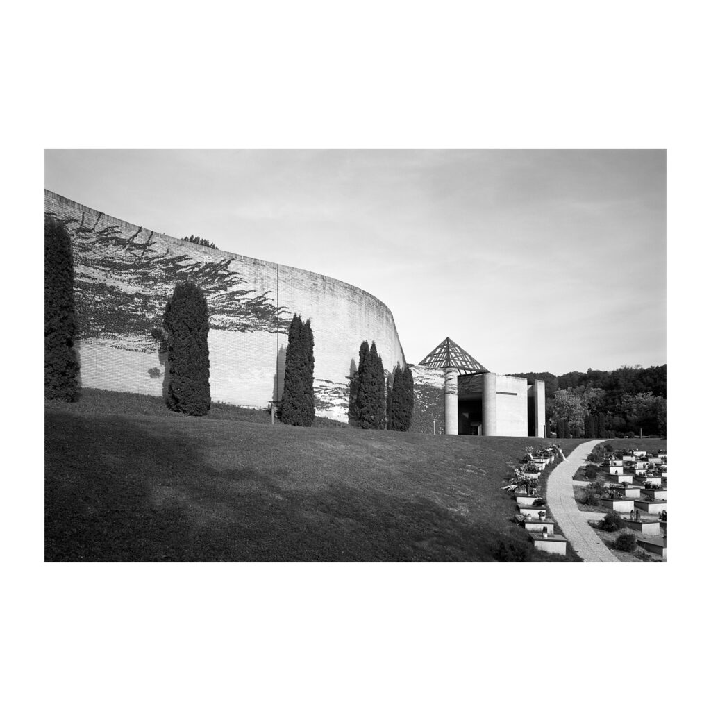 Modernism In Between unfinished modernisations